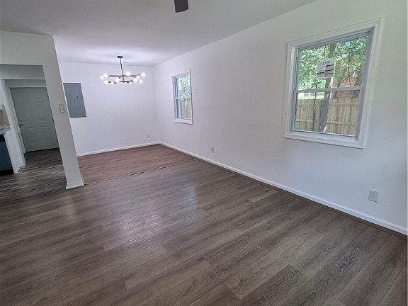 3rd image of 2111 Colston St