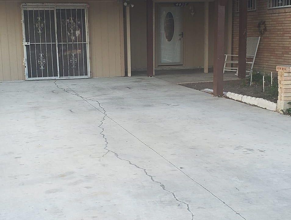 1st image of 4435 Diamondhead Dr