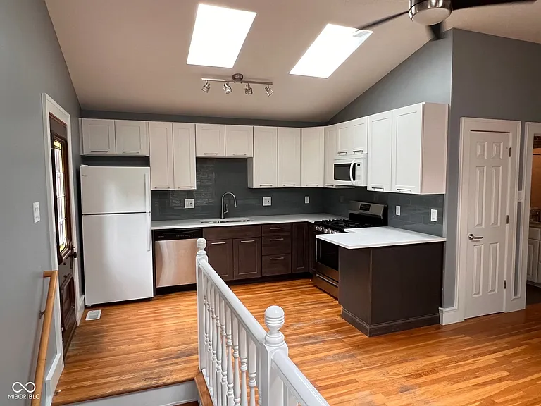1347A N Park Ave — Photo 6