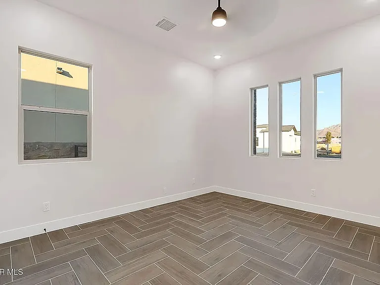 5696 Rio Bonito Cir — Photo 31