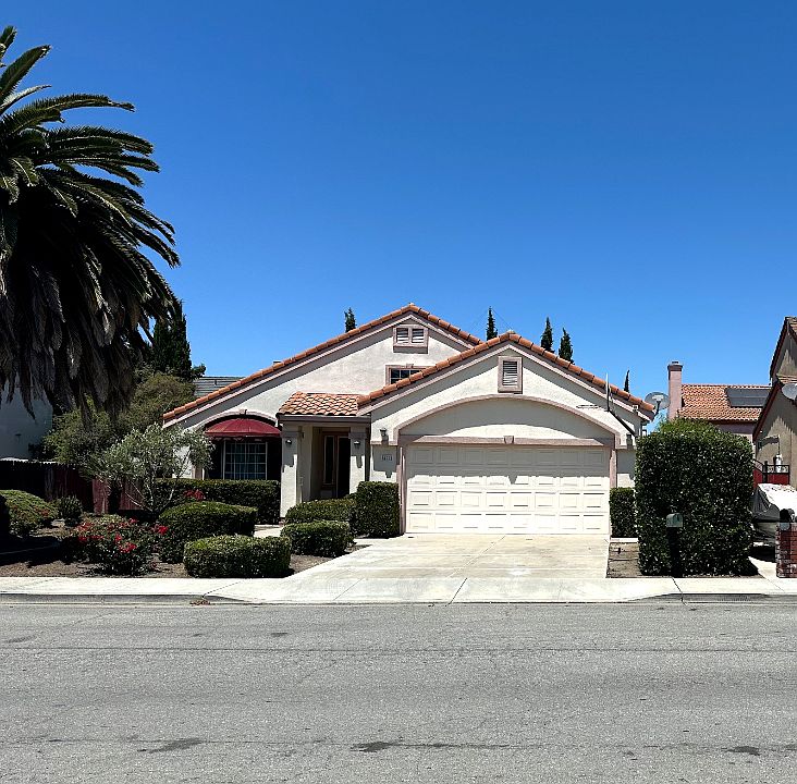 1st image of 470 Tuscany Pl