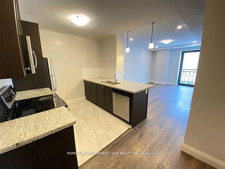 118 King St E #621 — Photo 11