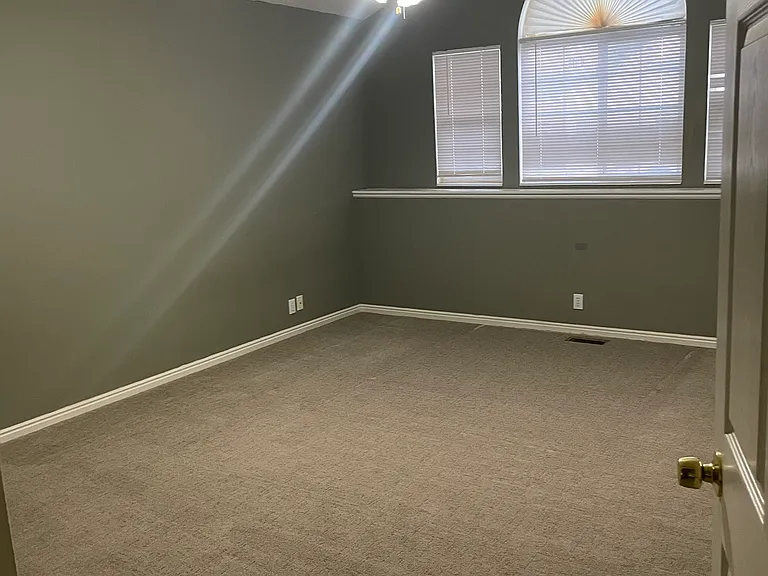 2193 E 3100 N — Photo 5