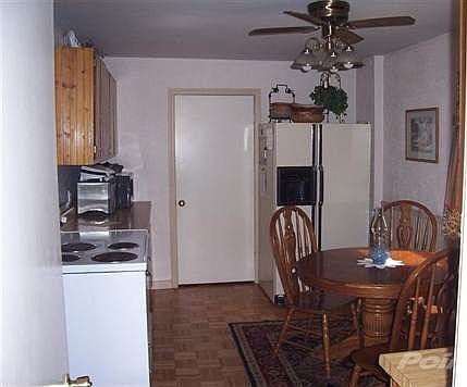 3rd image of 914 N Harrison St