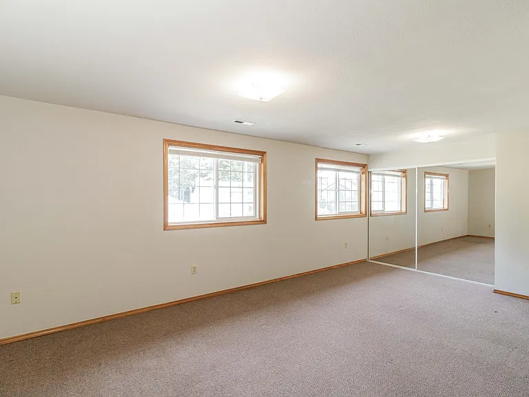15709 NE 12th Way — Photo 26