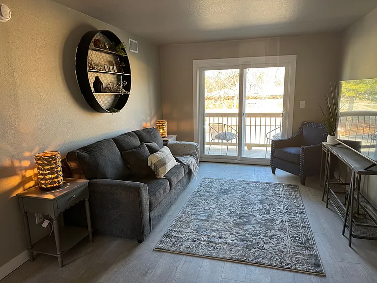 West End Apartments — Photo 15