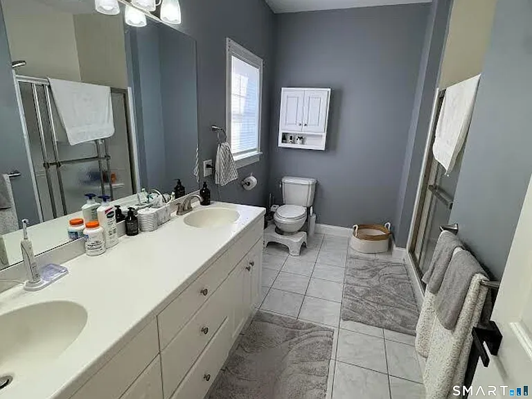 556 Hill St — Photo 8