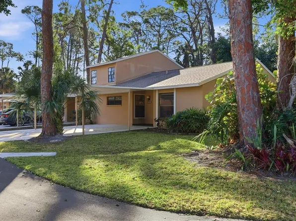 4819 Village Gardens Dr, Sarasota, FL