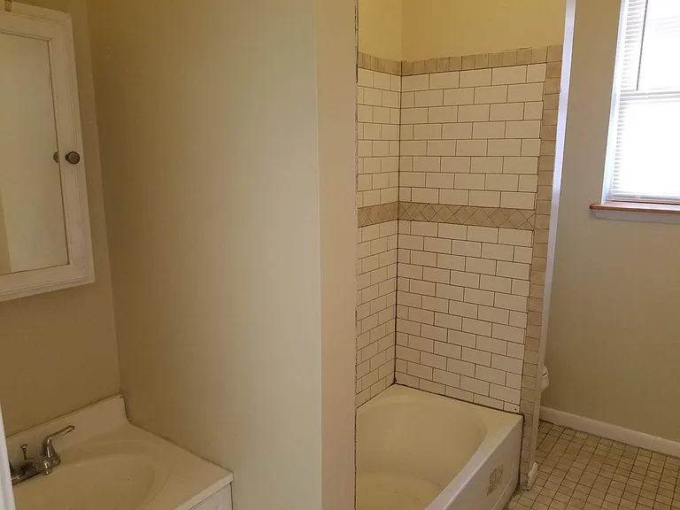 1323 W Butler St #1 — Photo 14