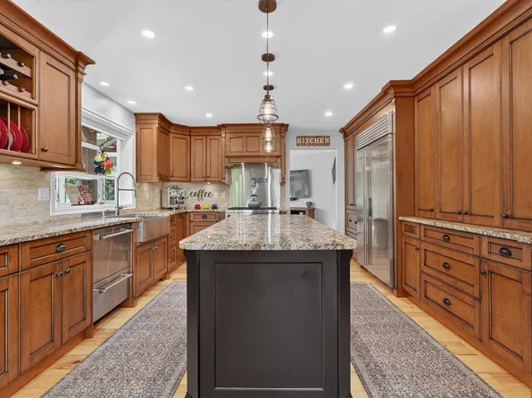 34088 York Ave, Mission, BC V2V 6Y5