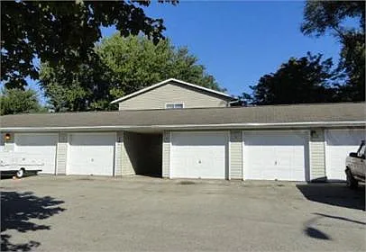 340 Elm St W — Photo 13