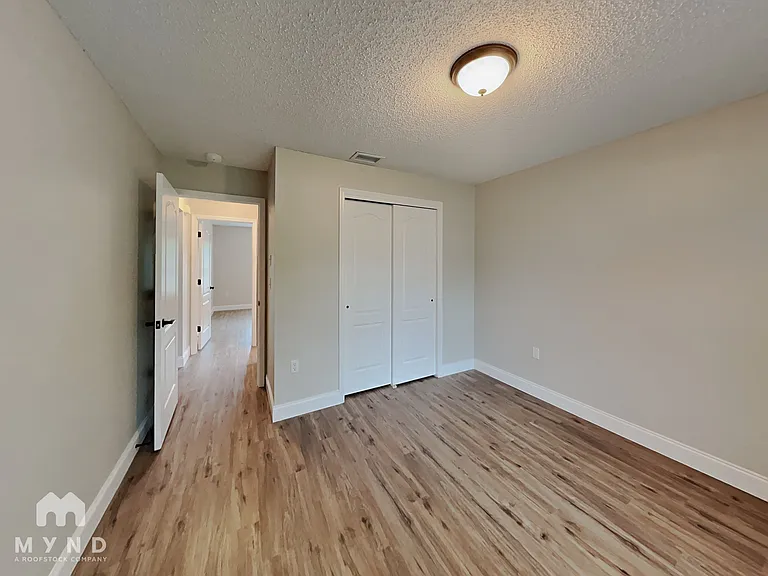 2069 Banbury Ln — Photo 10