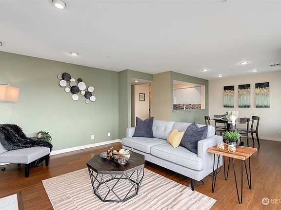 4th image of 420 Melrose Avenue E #301