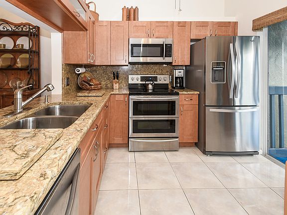 5th image of 1431 NE 14th Ct APT 36