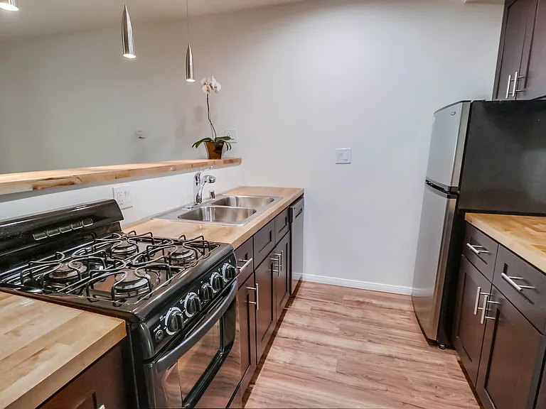 1024 Turquoise St #L — Photo 9