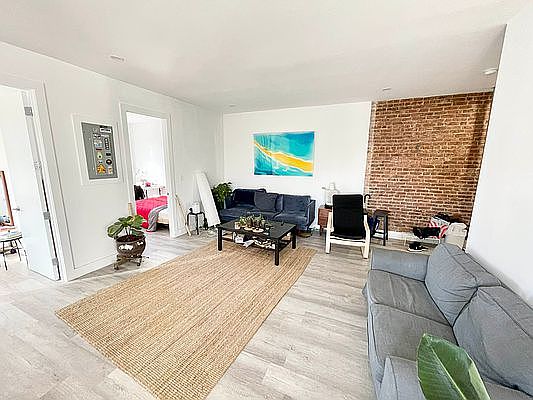 1st image of 256 Graham Ave #4