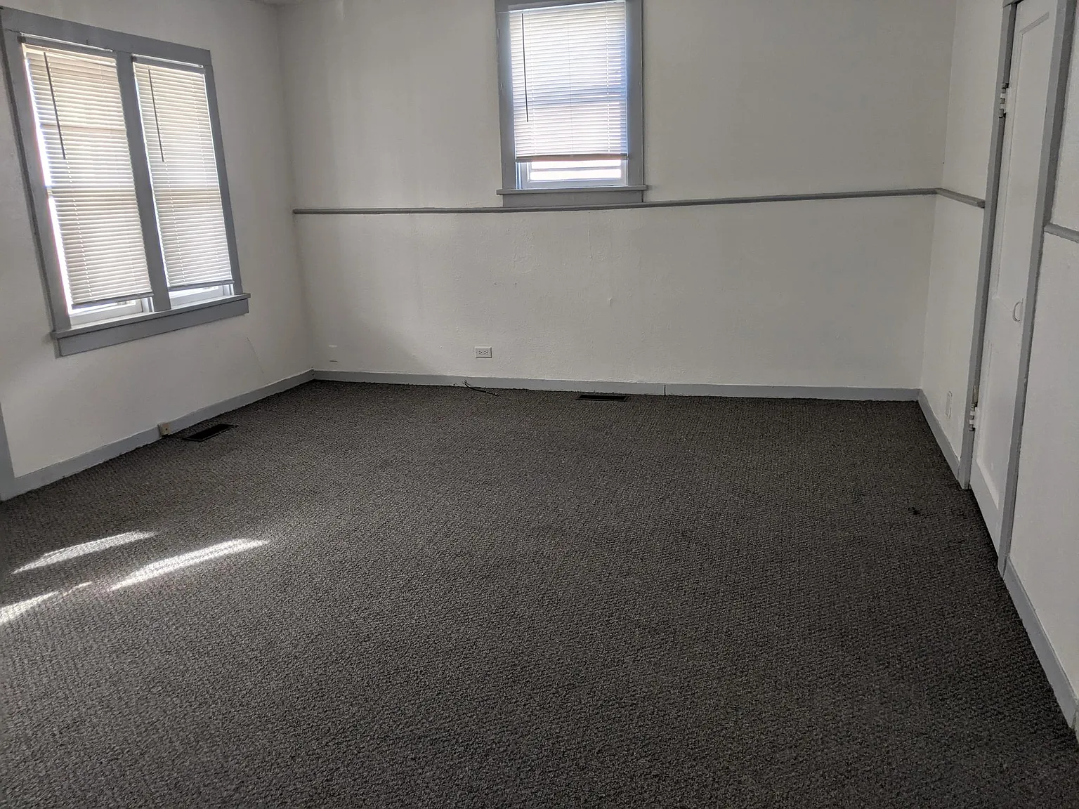 2 bed, 1050 sqft, $1,200 — Photo 4