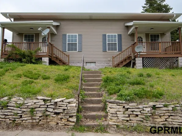 7720 Park Dr, Ralston, NE 68127