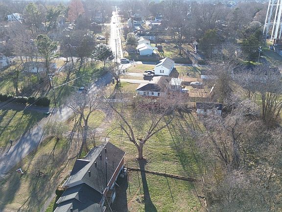 3rd image of 109 7th Ave NE