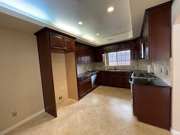 5th image of 2217 Montrose Ave Unit 5