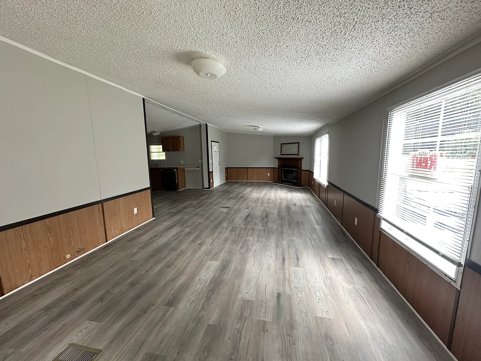 3 bed, 2000 sqft, $1,275 — Photo 3