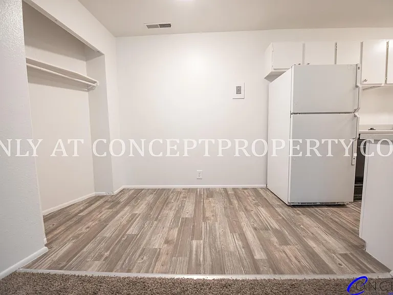 132 E 2nd Ave — Photo 12