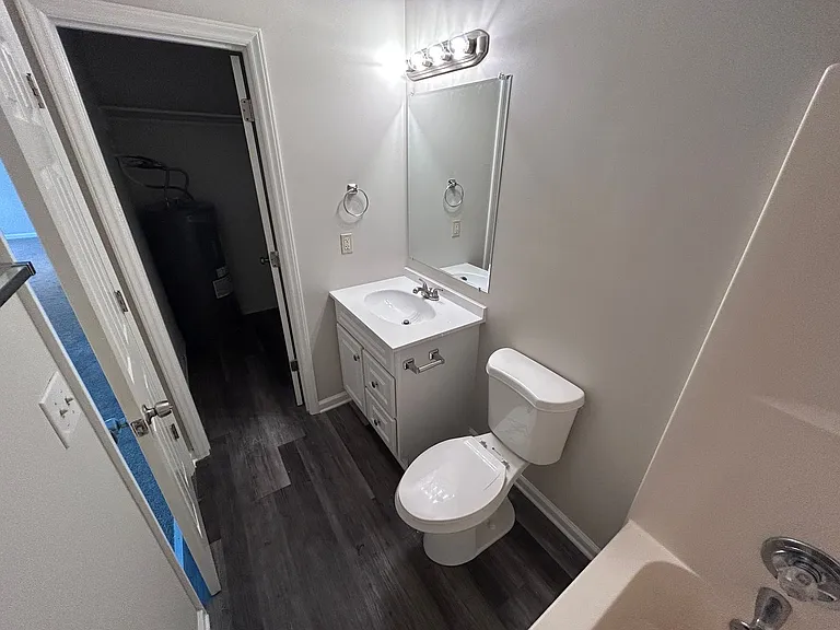 2413 Robbins St — Photo 30