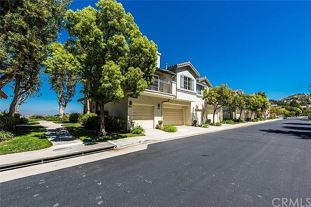 Highly sought after Viewrim Drive