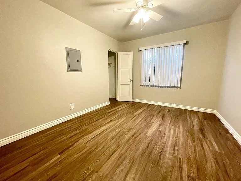 4550 Boundary St — Photo 11