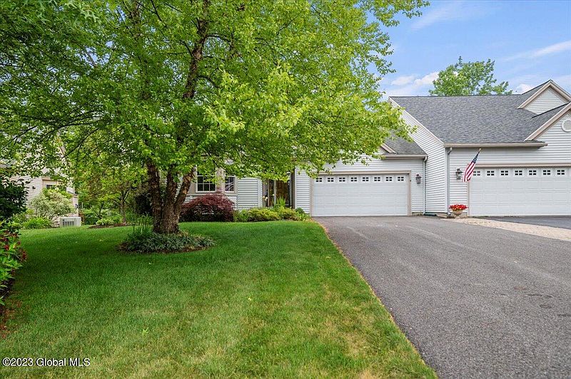 3rd image of 21 Walden Fields Drive