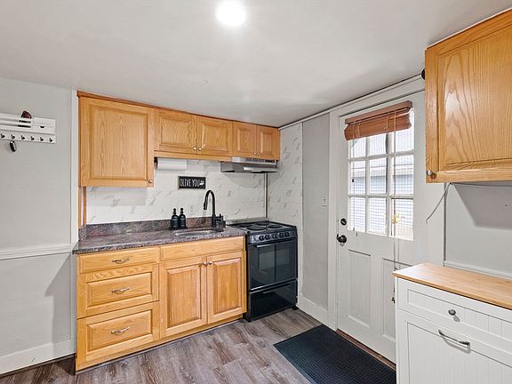 2nd image of 17 Andover St #2