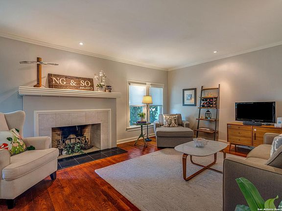 4th image of 315 ELMHURST AVE