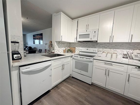 4th image of 1800 SW 81st Ave APT 1118