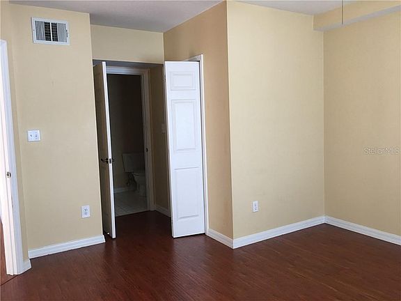 4th image of 522 Villa Del Sol Cir APT 104