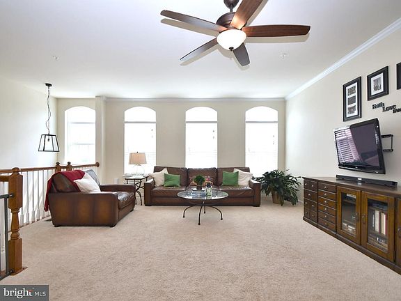 4th image of 627 Highland Farms Cir