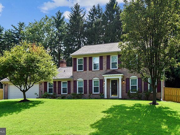 5th image of 9000 Cherbourg Dr