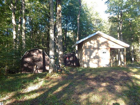 3rd image of 2247 Adams Rd