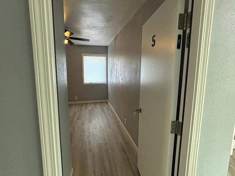 1111 NW 32nd St #5 — Photo 3