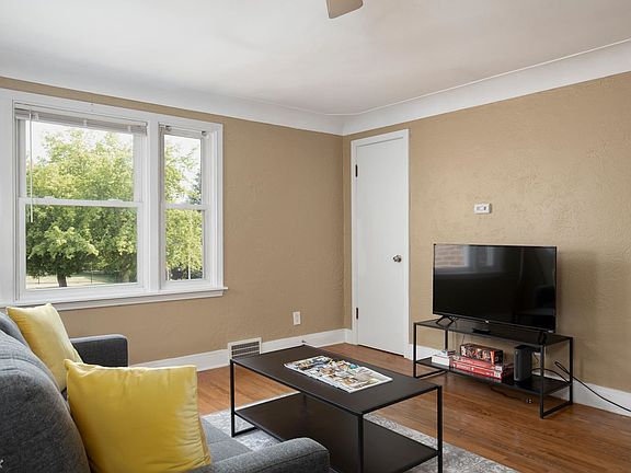 367 Potters Rd Buffalo NY-large-004-003-Living Room-1500x100