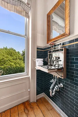 Sold by Compass | media 18