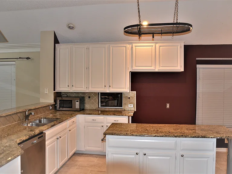 9401 Preston Trl — Photo 15