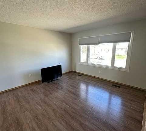 3rd image of 103 N 7th Ave E