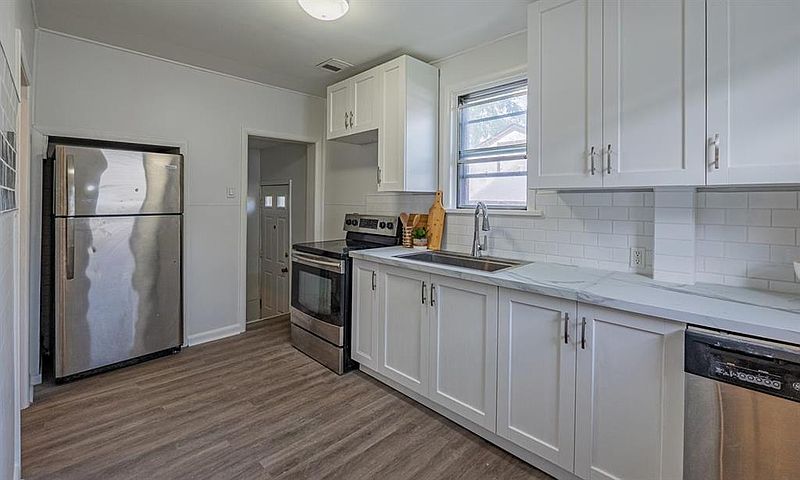 Winnipeg Apartment for rent - 3 Bedrooms — photo 6