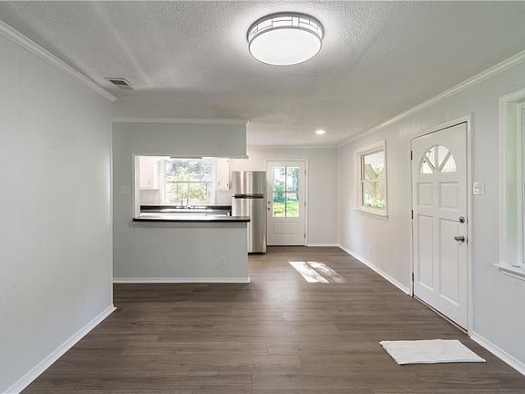 3rd image of 1014 Smith Ave