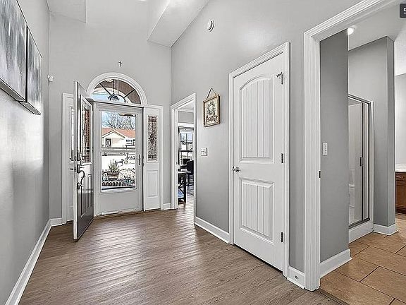 5th image of 129 Maxwell St