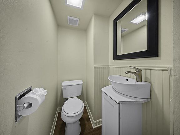 2nd image of 208 E Starr Ave APT 1