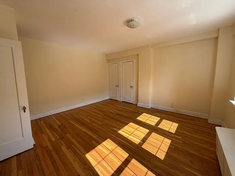 New King Edward Apartments — Photo 131