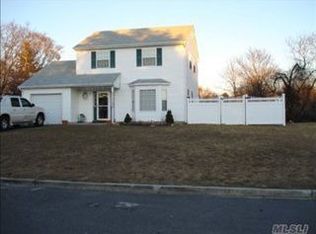911 Scherger Ave, East Patchogue, NY 11772