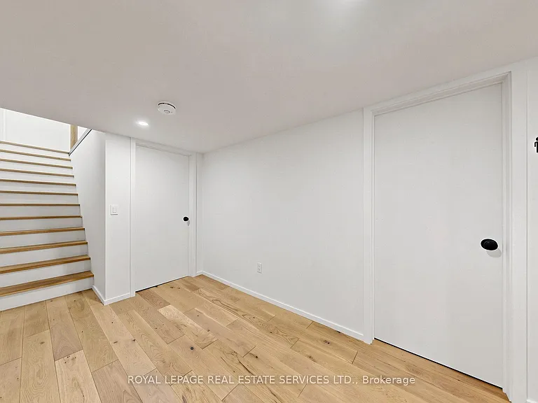 255 Oakwood Cres — Photo 31
