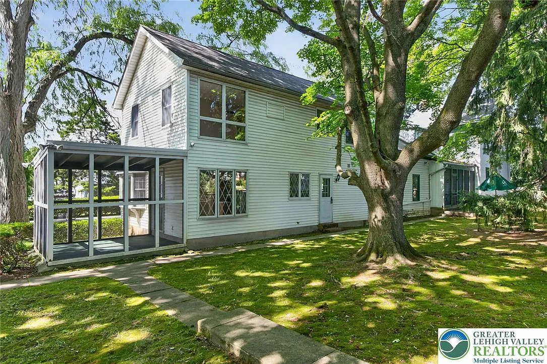 3 bed, 2.0 bath, 1140 sqft, $2,750 — Photo 2